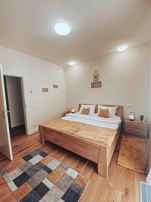 8Ight Apartment Brasov Ngoại thất bức ảnh